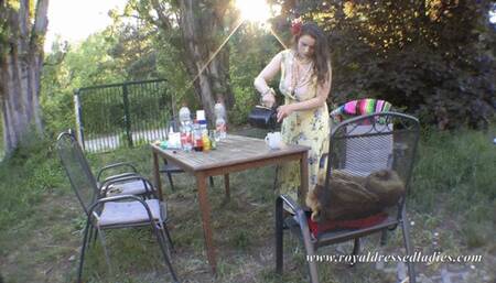 Lesbian sex bombshells at a coffee klatch