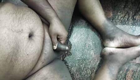 Feet make me cum
