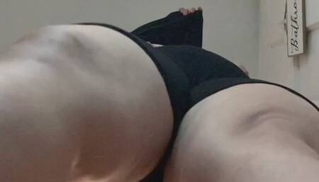 Strip Show from a Giantess