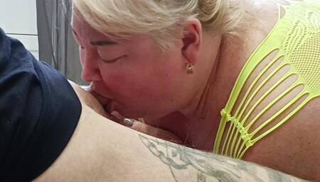 mother-in-law sucks off a large portion of cum from a dick and swallows it