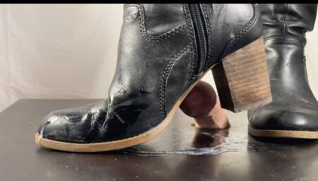 A Bootjob in black Leather Boots - Tramplegirl in black Nylons and well worn patent leather boots is giving a shoejob and crushes the cum out with her heels - cock trampling, CBT, Shoejob and Boot domination - 4k - slavecam only