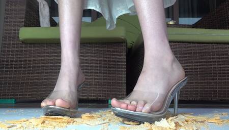Queen Alisa orders you to eat food from the bottom of her shoes