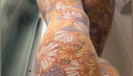 Holding & Wetting in Pink Floral Leggings