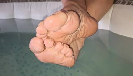 Girlfriend shows her cute feet in the hot tub