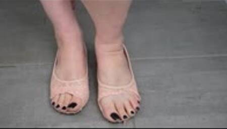 Deanna grows! Growth fetish tears and ruins dress and ballet flats from rapid growth MP4 640