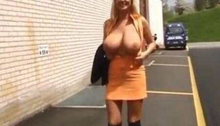 Big-Breastd Deutsche Milf wird in der Öffentlichkeit wild