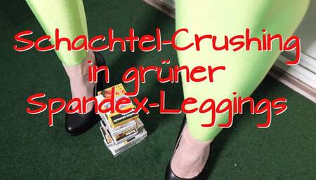 Cigarette packet crushing in green spandex leggings - Zigarettenschachtel-Crushing in grüner Spandex-Leggings