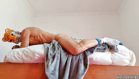 HotSportFitBoy's Intense Fleshlight Session with Pulsating Finish