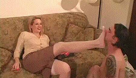 Domina M's Doormat Roommate (WMV)