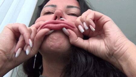 Playing lips in different directions and rolling the tongue d