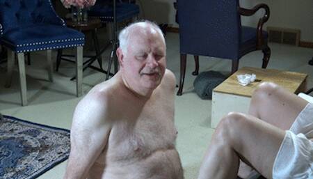 Christina Gives a Good Face Stomping - FULL HD 1080p WMV