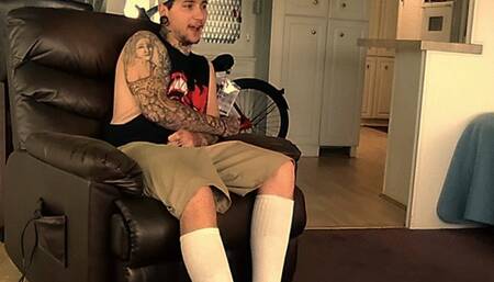 EXTREME SKATER SOCK AND SNEAKER WORSHIP