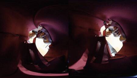 3DVR180 GAOYU played with the dwarfs in his bag