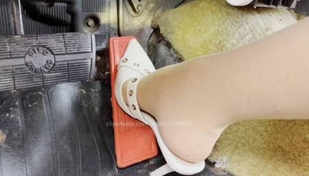 DOUBLE FUN comp with 2 different cars REVVING!