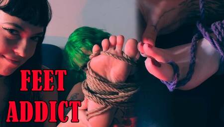 Diosa amarra pés das amigas