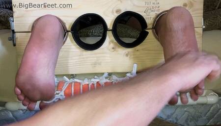 Itchy Foot Roast - itching powder, roasting, tickling big wide feet