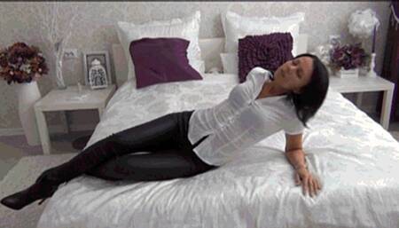 Fucks her navel with finger until she cum 4Jb