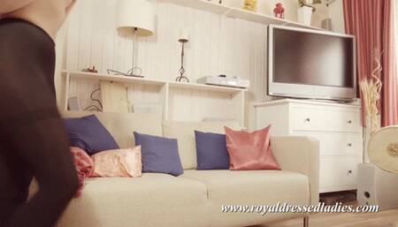 Solo dildo fuck in pantyhose