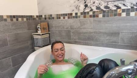 Lauren's Messy Slime Bath