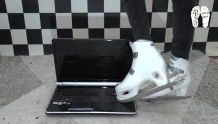 Poor Laptop under Ice run blades