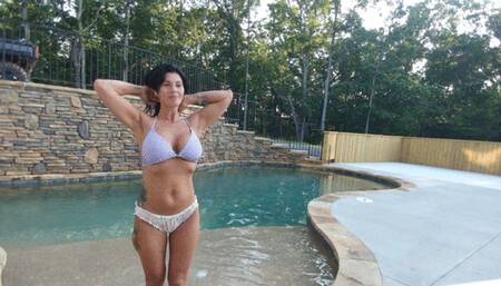 bikini milf belly show by pool