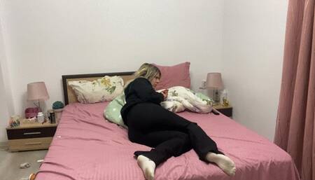 Farting in my messy rooom'