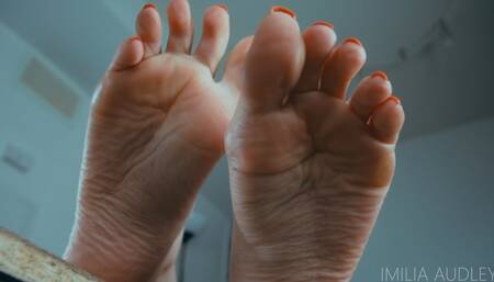 Giant Foot Addict - Ft Imilia Audley