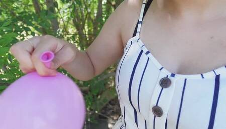 I do a balloon fetish in a public place, suck the balloon and surprise you at the end 4k