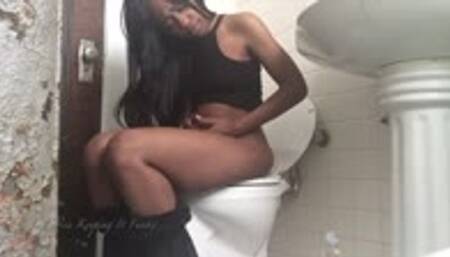 Lisa Marie's ASStonishingly Painful Expulsions!!!