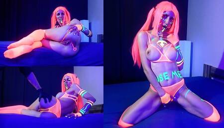 Lights off - black light on! I make my pussy glow in the dark!