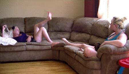 Angie loves Jessica's feet (mp4)