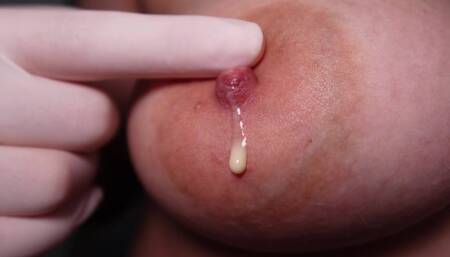 I'm pumping milk from my tits in medical gloves and playing with them in 4k