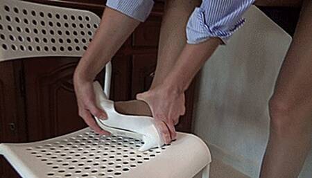 the heel got stuck in the seat