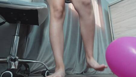 I play with the balloon, I jump on it and I ride it 4k