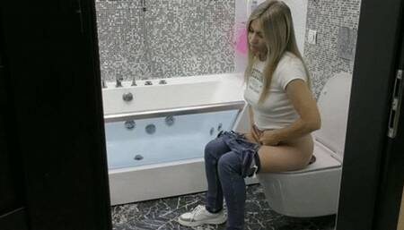 My stinky toilet and my huge belly MP4 HD 720p