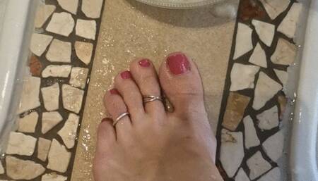 Carina is taking care of her feet with a scrub in the private spa