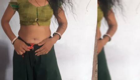 The desi daughter-in-law of the beautiful village is persuading her brother-in-law to take off her clothes in front of her, the beautiful desi sister-in-law is taking off her clothes