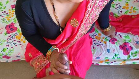 I fucked the ass of the sister-in-law wearing saree after putting a condom on her.