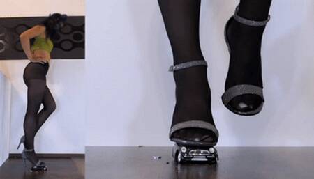 Melina Model Car Crush 3