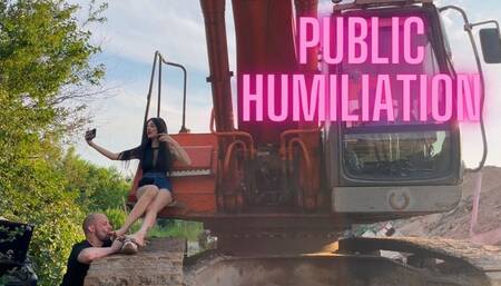 Eastern Goddess’s Forest Throne: Public Foot Worship