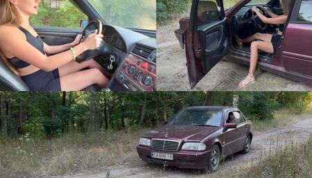 Revving and revs driving an old Mercedes (reverse drive, pedaling in sandals)