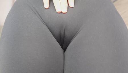 I'm doing camel toe in leggings with oil 4k