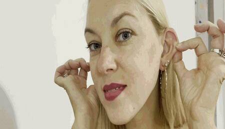 Bonnie gives ear massage-2 WMV