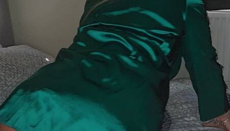 Maisie Lewis fucks herself with powerful vibrating toy