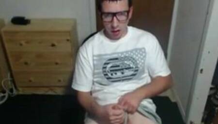 Nerdy Twink Cums on Cam