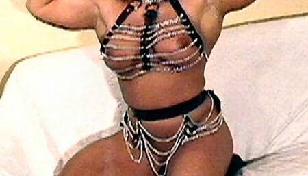 ***WeekEnd Special*** Big and Thick Muscle Fox Jenni