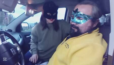 FACESLAPPING IN THE CAR