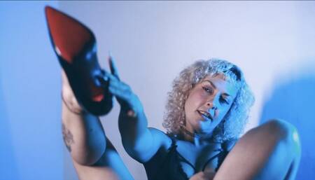 Gorgeous Marilou is Back to Evol Feet: Foot Worship and Hot Masturbation With The Queen