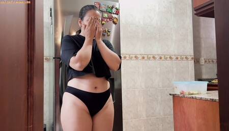 Pantsing to Maid julia