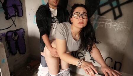 ???? PUBLIC SEX IN AN ABANDONED HOUSE... I INSIDE HER